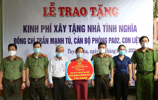 Trao tặng kinh phí xây dựng và sửa chữa nhà tình nghĩa tại Quảng Bình -0