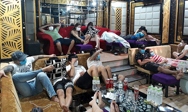 53 nam nữ tụ tập sử dụng ma túy trong quán karaoke khi bão số 6 đổ bộ vào Quảng Nam -0