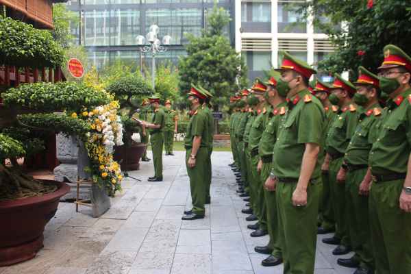 Cục Cảnh sát PCCC và CNCH dâng hương tưởng niệm Chủ tịch Hồ Chí Minh -1
