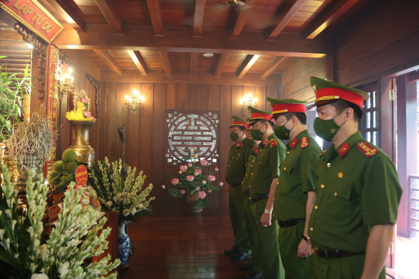 Cục Cảnh sát PCCC và CNCH dâng hương tưởng niệm Chủ tịch Hồ Chí Minh -0