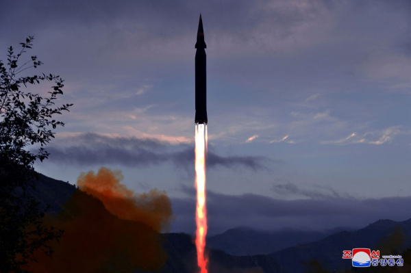 Triều Tiên phóng thử vũ khí siêu thanh  -0