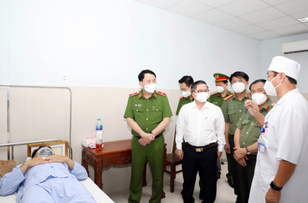 Deputy Minister Le Quoc Hung praises outstanding officers in fighting pandemic -0