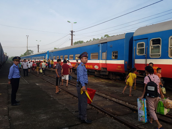 Hanoi – Ho Chi Minh City passenger trains planned to resume from October 7 -0