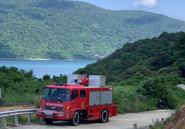 Huy động lực lượng tìm kiếm người dân bị sóng biển đánh trôi tại bán đảo Sơn Trà  -1