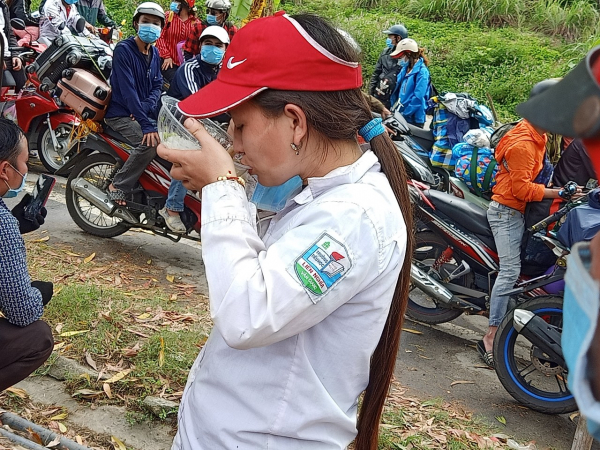 CSGT Công an Đà Nẵng, Thừa Thiên Huế trắng đêm hỗ trợ đoàn hàng nghìn người đi xe máy từ Nam về quê -0