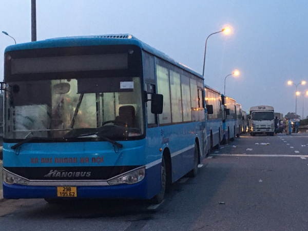Những chuyến xe buýt ấm lòng trong mùa dịch -0
