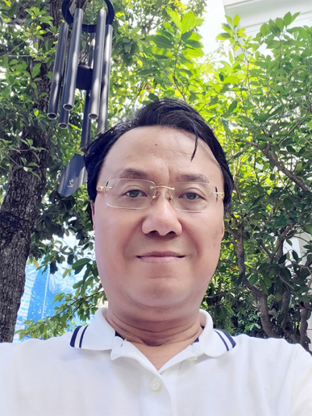 Nhà thơ Hồng Thanh Quang: “Cuộc sống của tôi không có chỗ cho sự tẻ nhạt” -0