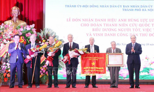 Chủ tịch nước trao danh hiệu Anh hùng LLVTND cho Đoàn Thanh niên cứu quốc Thành Hoàng Diệu -0