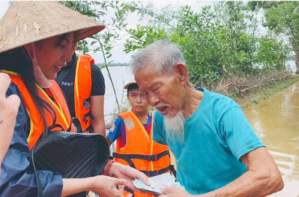 Nghệ An, Hà Tĩnh tra soát hoạt động từ thiện của ca sĩ Thủy Tiên báo cáo Bộ Công an -0