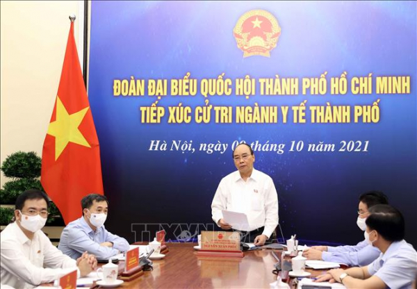 Chủ tịch nước Nguyễn Xuân Phúc tiếp xúc cử tri ngành y tế TPHCM -0
