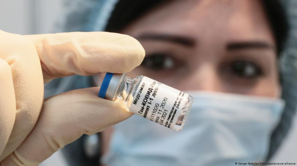 Người Nga đổ xô ra nước ngoài tiêm vaccine ngừa COVID-19 -0