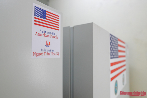 Mỹ trao tặng tủ lạnh âm sâu cho Việt Nam -4