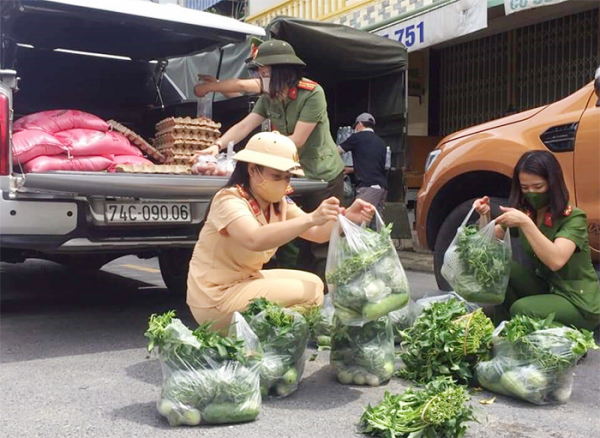 Phụ nữ Công an tỉnh Quảng Trị chung tay chống dịch -0