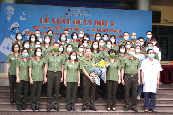 Thêm 40 y, bác sĩ Bệnh viện 19-8 lên đường chi viện Bệnh viện Dã chiến Phước Lộc -0
