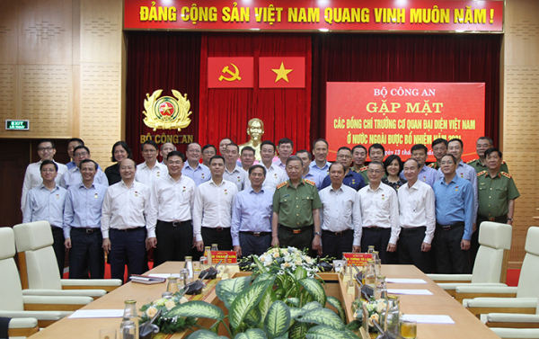 Minister To Lam meets newly-appointed heads of Vietnamese overseas missions -0