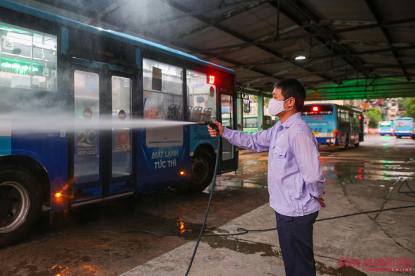 Hà Nội: Xe buýt, taxi hoạt động trở lại sau hơn hai tháng giãn cách -2