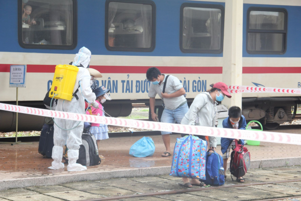 Thừa Thiên Huế đón gần 600 công dân về quê bằng tàu hỏa  -0