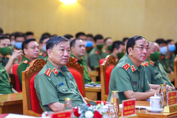 Bộ trưởng Tô Lâm gặp mặt động viên gần 400 cán bộ tăng cường về xã biên giới, trọng điểm -0