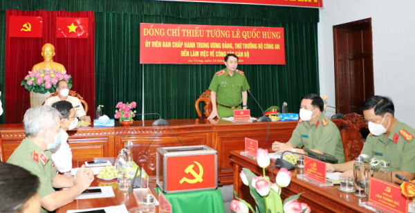 An Giang police contribute positively to local COVID-19 prevention and control -0