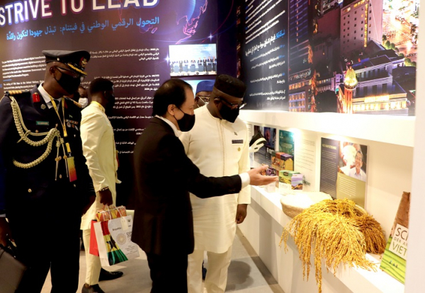 Tổng thống Sierra Leone thăm Nhà Triển lãm Việt Nam tại EXPO 2020 Dubai -0