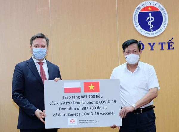 Bộ Y tế tiếp nhận gần 2 triệu liều vaccine AstraZeneca do Chính phủ Ba Lan và Hàn Quốc viện trợ -0