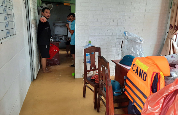 Nước lũ lên nhanh, hàng ngàn ngôi nhà ở Quảng Nam bị ngập sâu -0