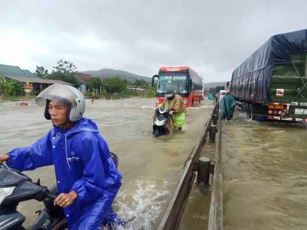Thừa Thiên Huế: Mưa lớn, thủy điện tăng mức xả lũ, nhiều địa phương ngập cục bộ -0