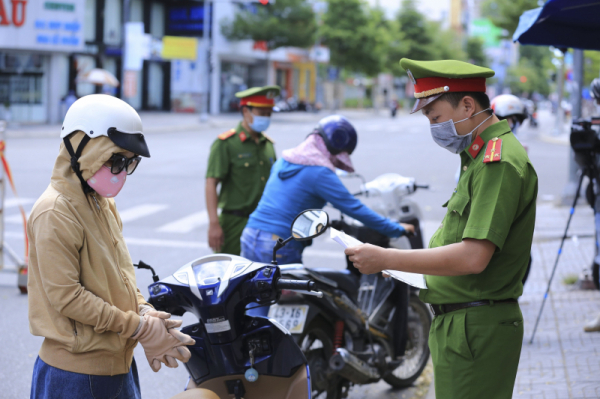 4 young police officers win Da Nang city’s Meaningful Youth Engagement Award 2021 -0