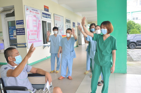 Đà Nẵng: Bệnh nhân diễn biến nặng cuối cùng được chữa khỏi và xuất viện  -0