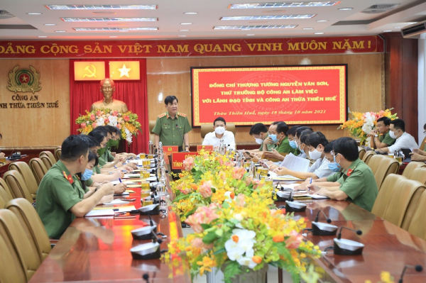 Thứ trưởng Bộ Công an Thượng tướng Nguyễn Văn Sơn làm việc với lãnh đạo tỉnh Thừa Thiên Huế và Công an -0