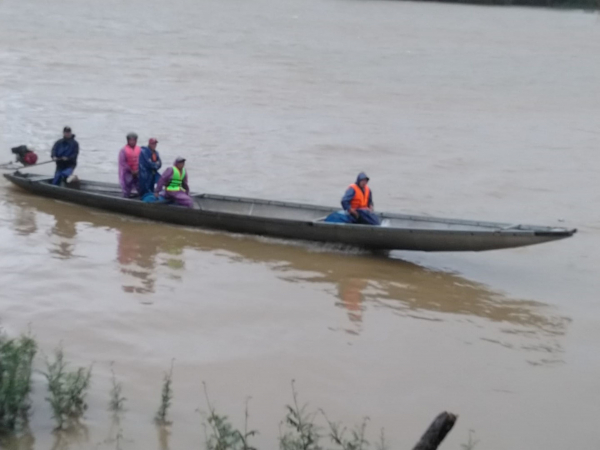 Tìm thấy thi thể 2 vợ chồng bị lật ghe khi đánh cá trên sông Bồ -0