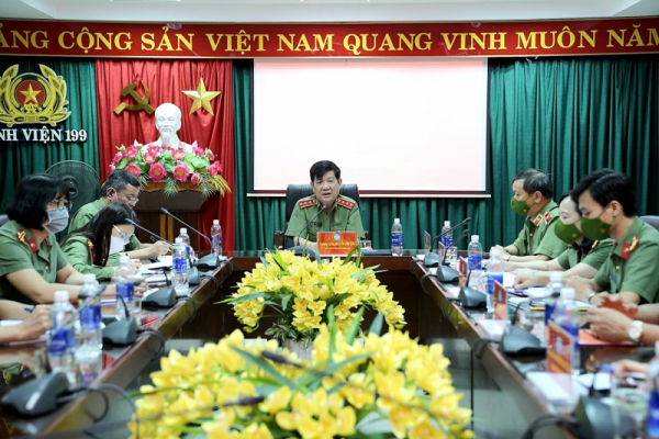 Deputy Minister Nguyen Van Son works with Da Nang Municipal Police Department and Hospital 199 -0