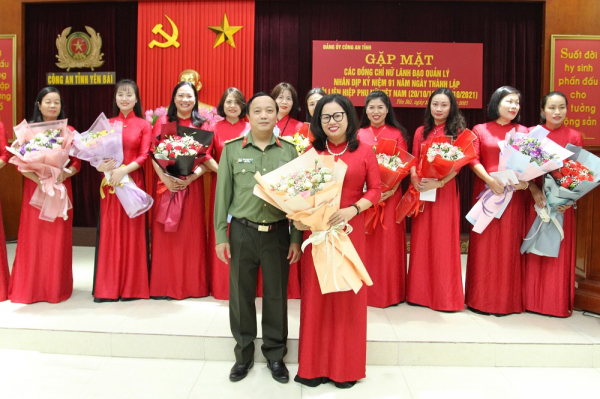 Đảng ủy Công an tỉnh Yên Bái: Gặp mặt các đồng chí nữ lãnh đạo quản lý nhân dịp kỷ niệm 91 năm Ngày thành lập Hội Liên hiệp Phụ nữ Việt Nam (20/10/1930 - 20/10/2021) -0