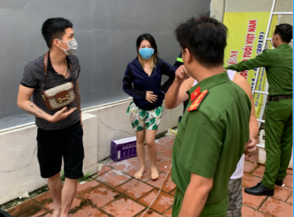 Đà Nẵng: Cảnh sát PCCC kịp thời cứu người bị mắc kẹt trong đám cháy -0