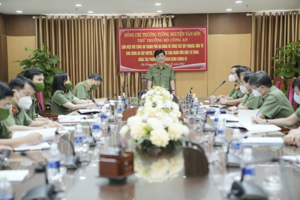 Deputy Minister Nguyen Van Son works with Da Nang Municipal Police Department and Hospital 199 -0