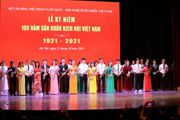 Nghệ sĩ tưng bừng kỷ niệm 100 năm sân khấu kịch nói Việt Nam -0