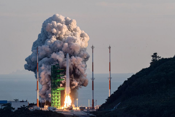 Hàn Quốc phóng tên lửa vũ trụ đầu tiên tự chế tạo -0