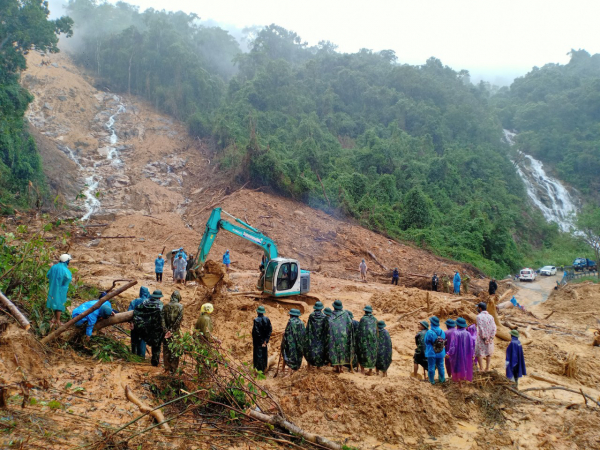 Các tỉnh từ Quảng Bình đến Bình Định khẩn trương ứng phó với mưa lũ -0