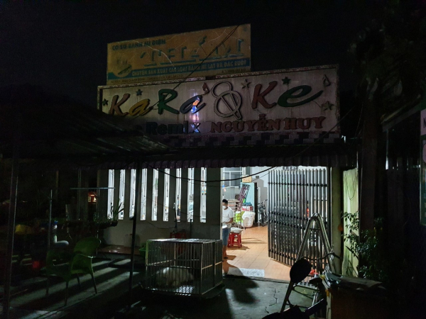 Nhóm thanh niên “bay lắc” trong quán karaoke bất chấp lệnh cấm -0