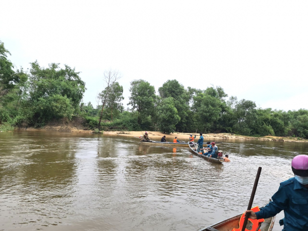 Tìm thấy thi thể hai bố con sau 3 ngày mất tích -0