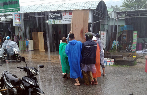 Quảng Nam sơ tán khoảng 2.000 người để tránh lũ, sạt lở đất -0