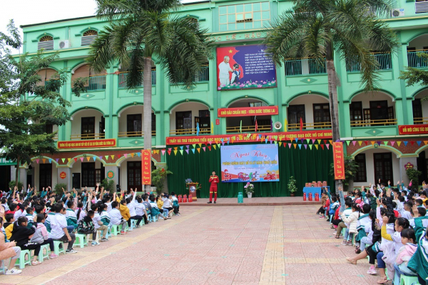 Công an Sơn La tuyên truyền PCCC cho học sinh tiểu học -0