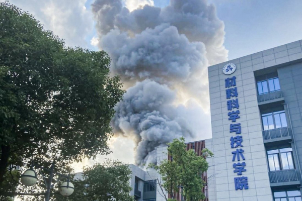 Phòng thí nghiệm Trung Quốc nổ lớn, 2 người chết -0