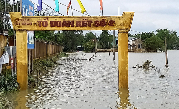 QL1A qua Quảng Nam thông tuyến, nhiều khu dân cư còn bị ngập sâu, chia cắt -0