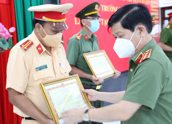 Thứ trưởng Nguyễn Văn Sơn làm việc với Ban Giám đốc Công an tỉnh Long An -1