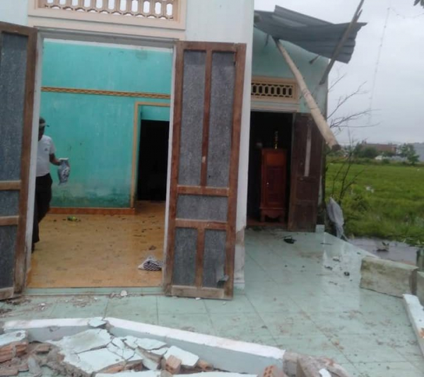 Gió lốc xoáy khiến hơn 20 căn nhà bị hư hỏng tại Đà Nẵng  -3