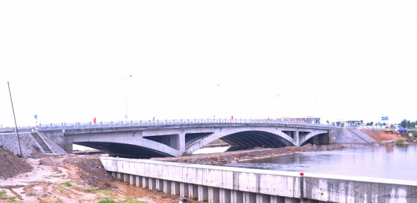 Đà Nẵng đưa vào sử dụng cầu qua sông Cổ Cò  -0