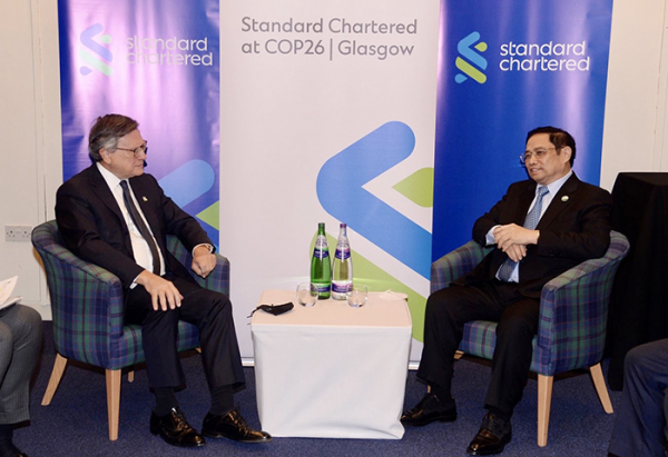 Ngân hàng Standard Chartered cam kết đầu tư 8 tỷ USD phát triển bền vững ở Việt Nam -0