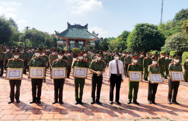 Khen thưởng các đơn vị Công an chi viện hỗ trợ chống dịch tại Đồng Nai -0