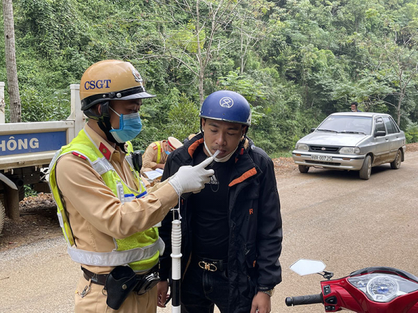 Tăng cường xử lý các “ma men” vùng cao -0